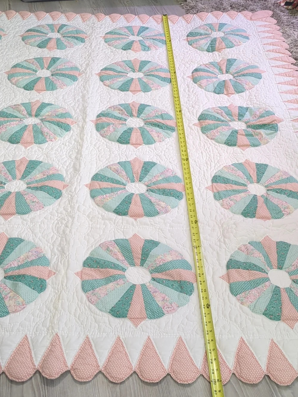 Dresden Plate Quilt 64x80 Pink Green Scalloped Edge Cottagecore Twin Throw